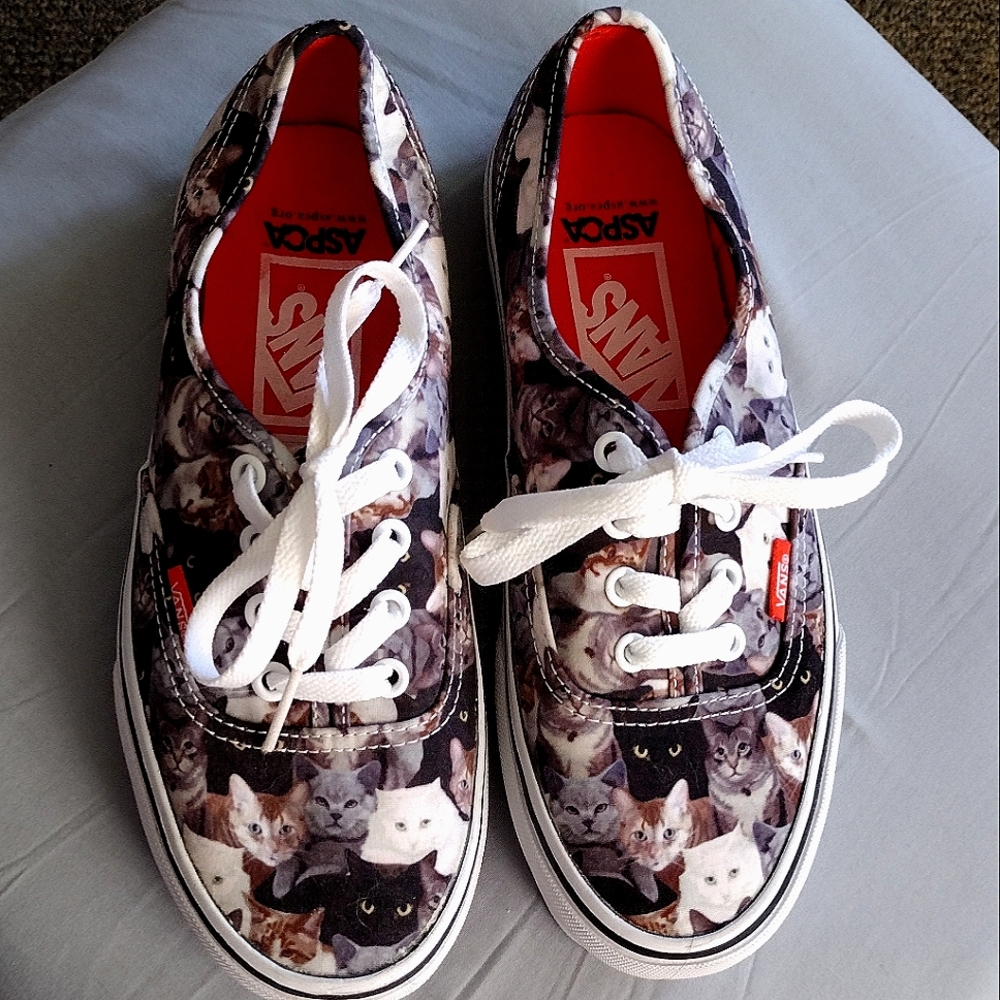 NEW Rare Vans Authentic ASPCA Cat print camo lace up unisex sneakers. W 6.5 /M 5